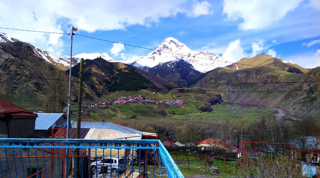 Blue Guesthouse Kazbegi Exterior foto