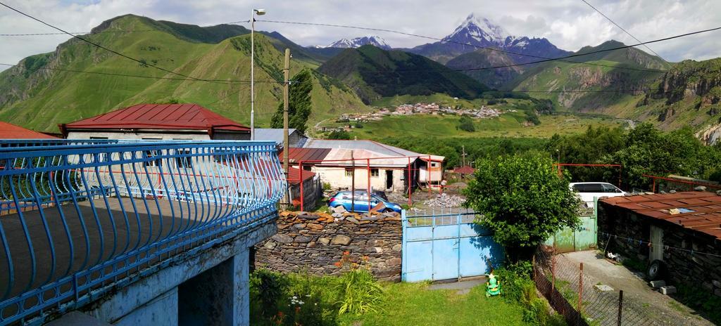 Blue Guesthouse Kazbegi Exterior foto